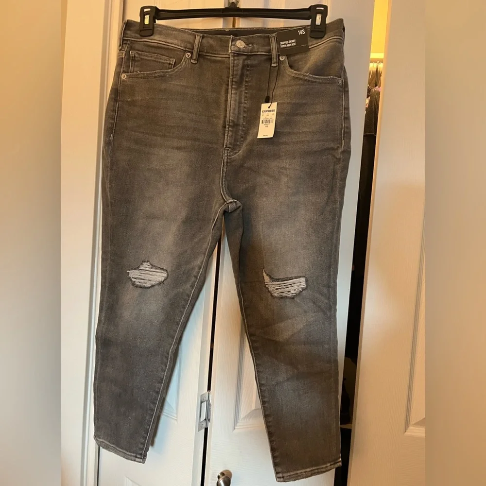 Express frayed gray capris - Picture 2 of 6